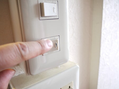 まずは電源を切ってくださいね。