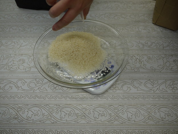 デジタルスケールで慎重に計ります。(220gです)