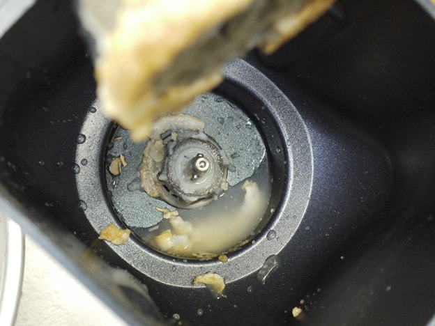 水に浸けてた羽根の部分の残りのパン ふにゃけてきたかな?
