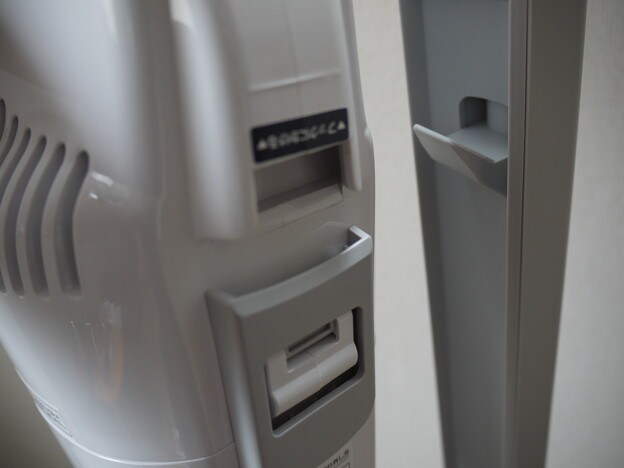 充電スタンドと本体はこのフックで引っかけます。