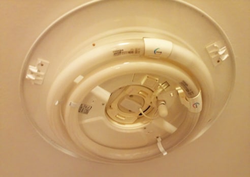 元から付いていた機器を外して