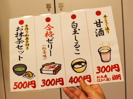 手作りバッチや、写真の補強