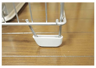 ゴム足がついているので、滑り止めにもなり、床も傷つかなくていいですね!