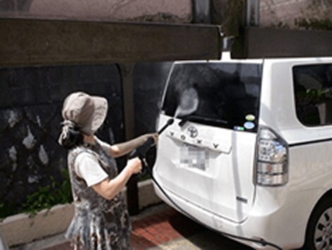 それでは、洗車開始です!まずはターボランスを使って水洗いを行います。