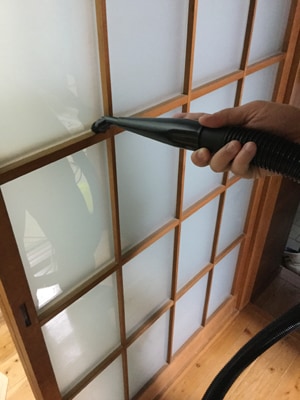 ほこりを掻きだしながら吸ってくれて便利でした