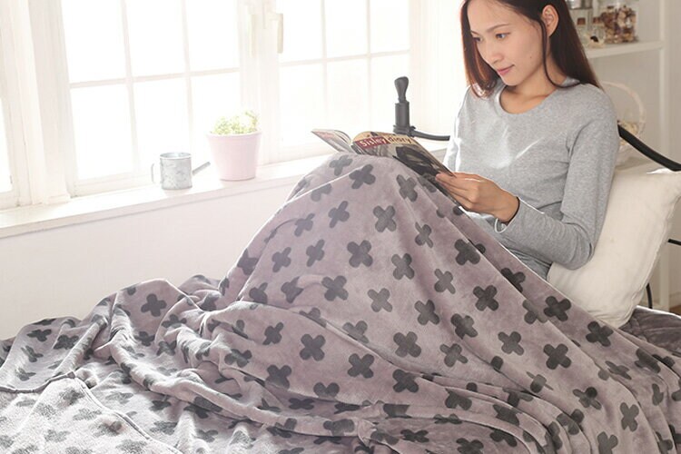 ひざ掛けダブル毛布マイクロファイバーフランネルあったか寝具静電気抑制秋冬冬用J.AクッションにもなるブランケットDメルクロス