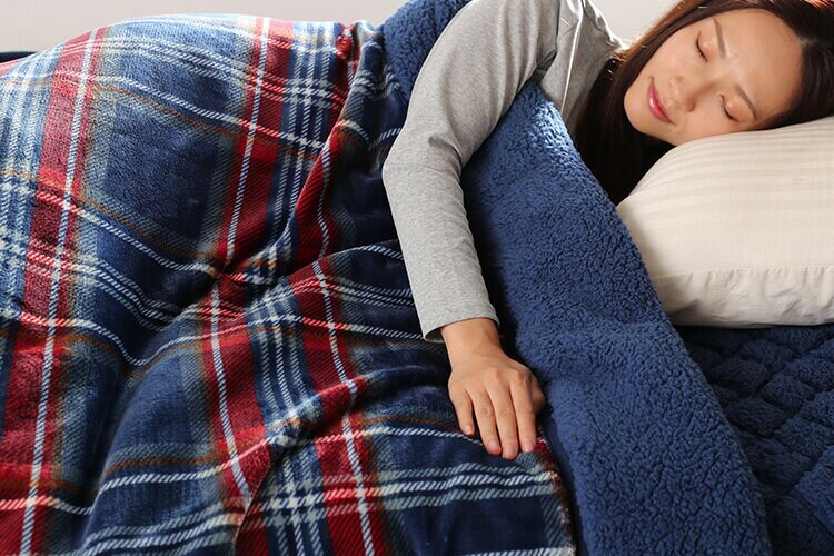 トリプルウォームシングルマイクロファイバーフランネルシープ調ボアHeatWarm吸湿発熱機能アルミシート入り寝具静電気抑制秋冬冬用J.ATripleWarmわた入りブランケットSメルクロス